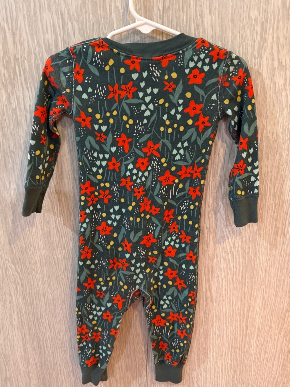 Hanna Andersson Poinsetta red green holiday cotton onesie pajama 18-24 - Picture 3 of 5